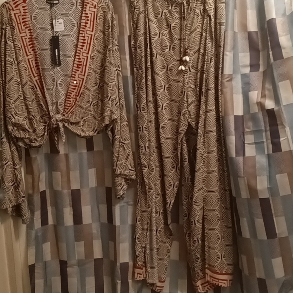NWT FINAL PRICE FASHION NOVA Bali Batik rayon black combo pant set w split legs